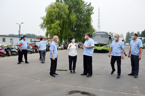 市委常委、宣傳部部長王飛到我公司 督查全國文明城市建設(shè)提升工作